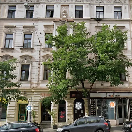 Quite Loft With Balcony And 3 Air Conditioners * Praag