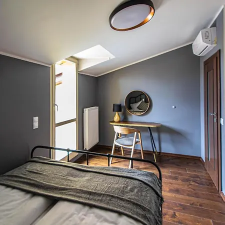 Quite Loft With Balcony And 3 Air Conditioners *