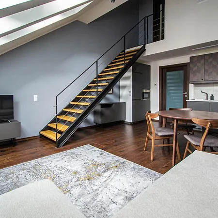 Quite Loft With Balcony And 3 Air Conditioners *