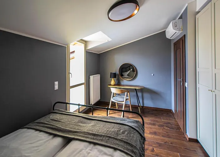 Quite Loft With Balcony And 3 Air Conditioners *