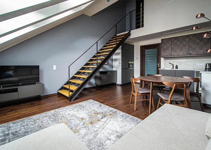 Quite Loft With Balcony And 3 Air Conditioners *