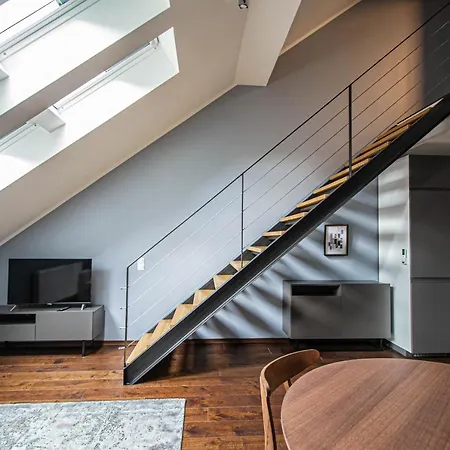 Quite Loft With Balcony And 3 Air Conditioners Διαμέρισμα *