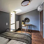 Quite Loft With Balcony And 3 Air Conditioners *